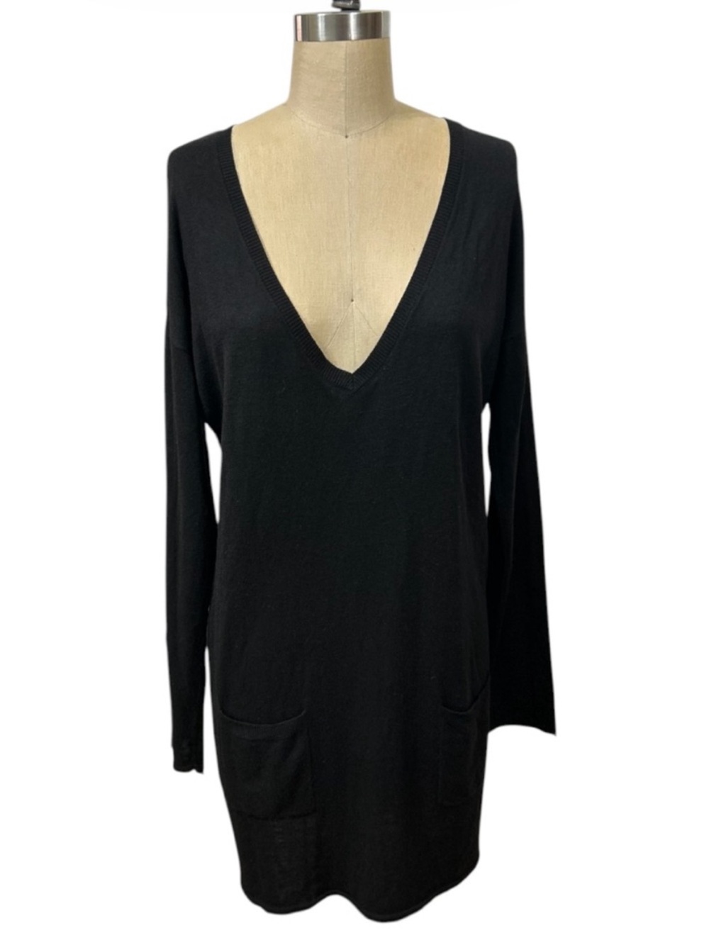 White House Black Market V-Neck Long Sleeve Black lightweight SweaterDress
LARGE